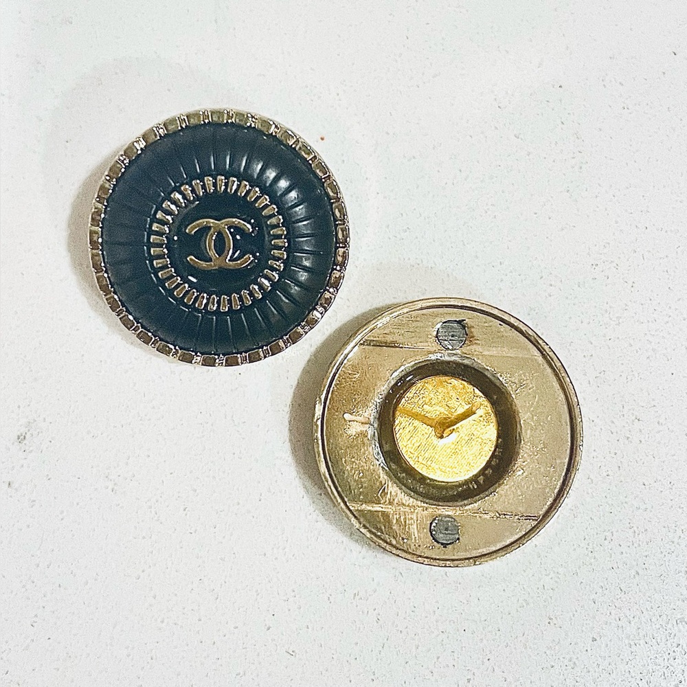 Luxury Black/Gold Upcycled Logo Button Earrings 20mm - Picture 2 of 2
